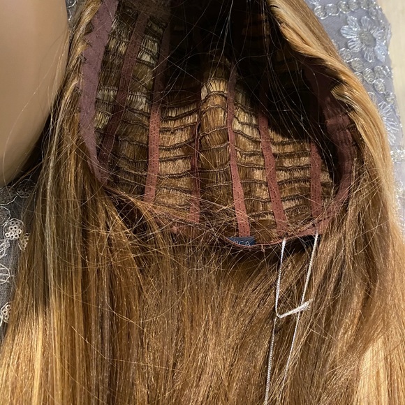 Blonde golden brown straight layer wig - Picture 10 of 10